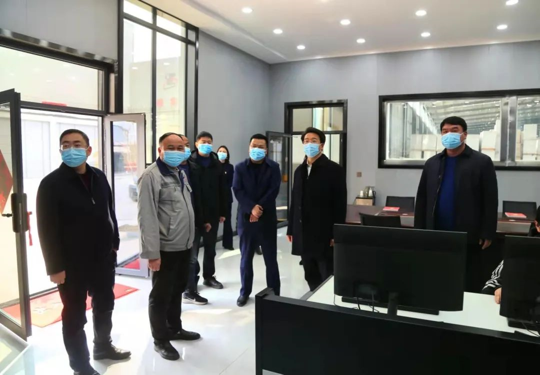 新密市市委副書(shū)記、市長(zhǎng)程洋調(diào)研新密市正興耐火材料有限公司，送服務(wù)強(qiáng)信心，沖刺首季“開(kāi)門(mén)紅”！(圖1)